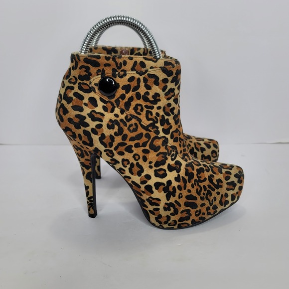 FUSION Womens Leopard Print Dressy Stiletto Button Accent Booties 7 Mobwife Y2K - Picture 4 of 11